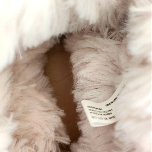 NWT Cabernet pink fuzzy slippers with extendable cuffs, size 9-10 - Picture 8 of 10